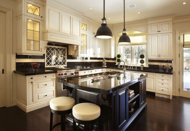 17 Most Fabulous Cream Kitchen Cabinets, What Color Countertops With Cream Cabinets