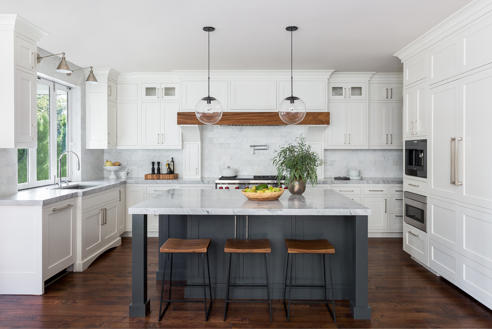 kitchen design with white shaker cabinet