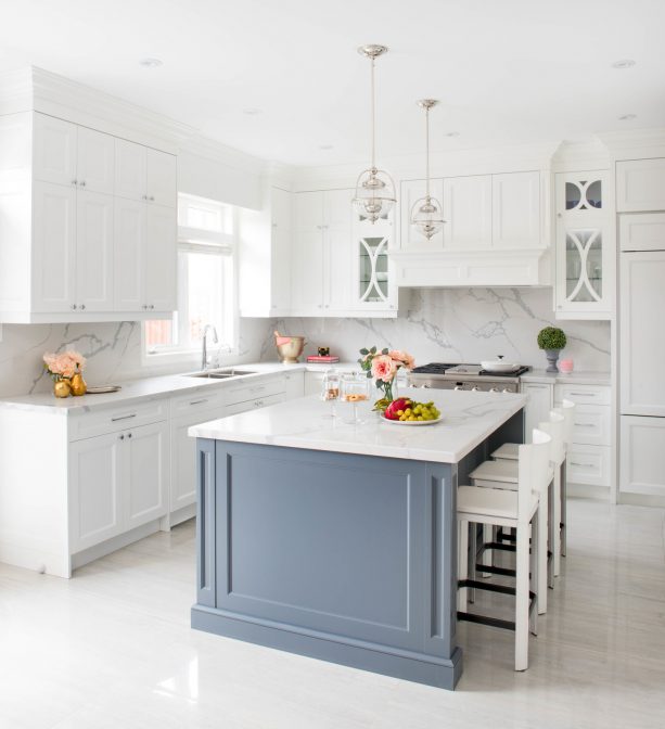 white shaker kitchen cabinets paired with veined white quartz backsplash