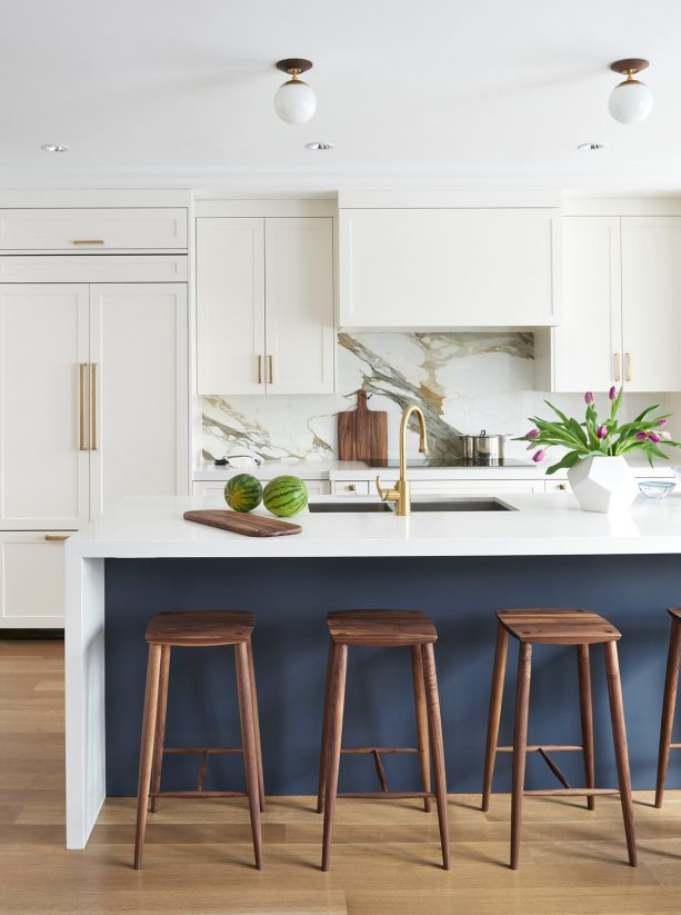 white shaker kitchen cabinets with golden pulls