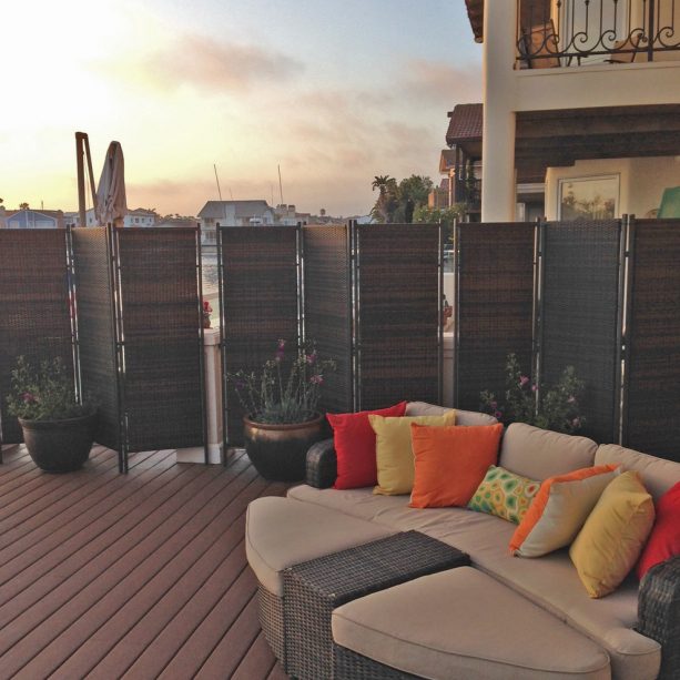 freestanding and foldable panels to cover deck railing