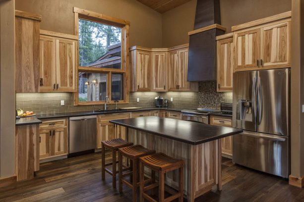 7 Hickory Cabinets With Dark Wood, Natural Hickory Kitchen Cabinets Pictures