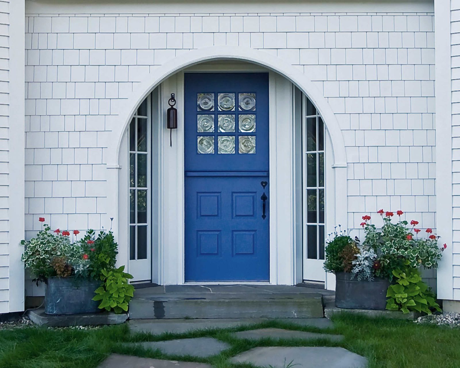 9 Most Stunning Navy Blue Front Door Paint Inspirations for Exterior Update JimenezPhoto