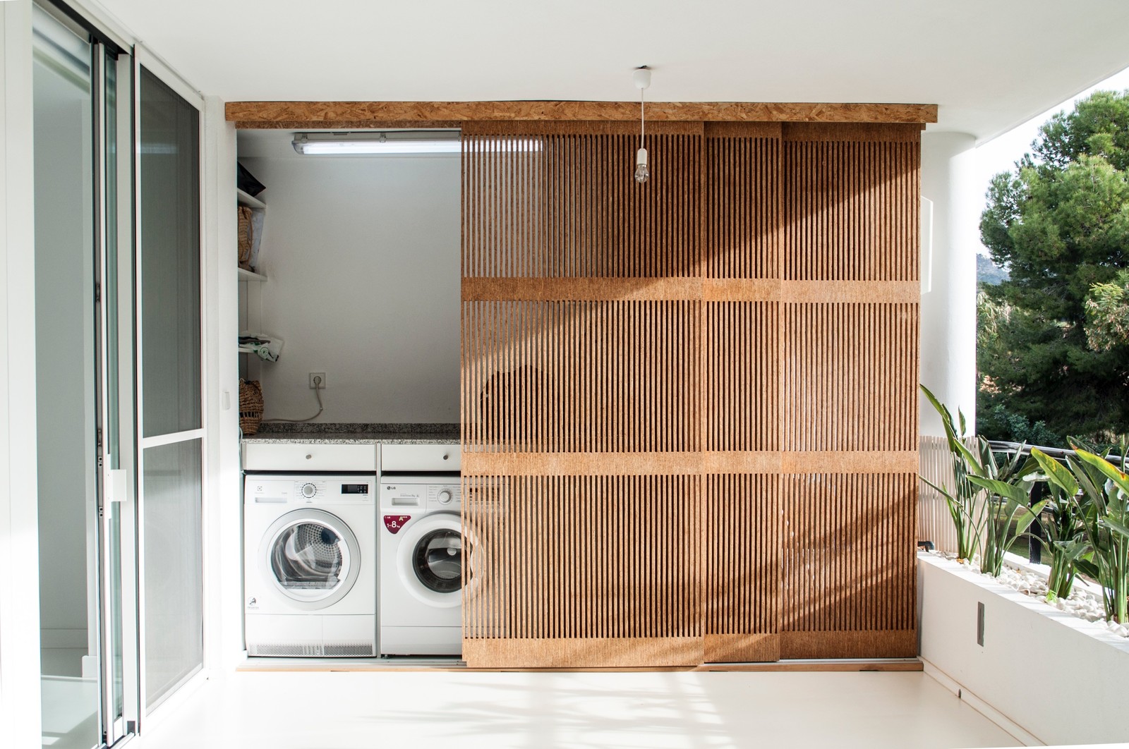 12 Unique Laundry Closet Doors for Maximizing Your Home Interior Space
