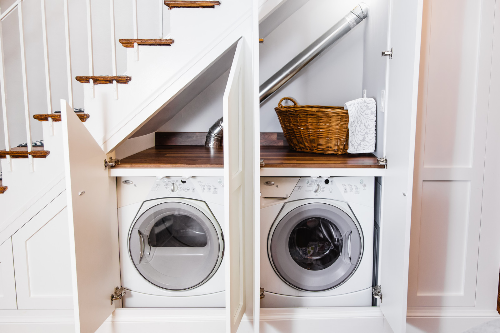 12 Unique Laundry Closet Doors for Maximizing Your Home Interior Space ...