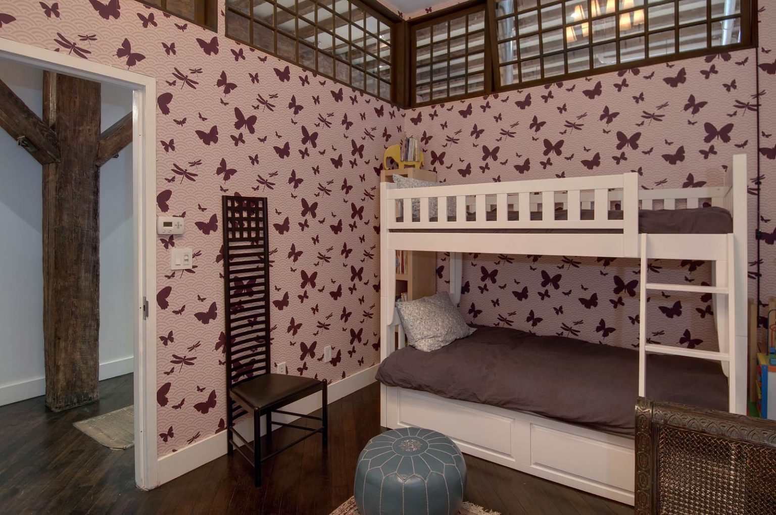13 Awesome Interior Windows between Rooms for Both Function and Look ...