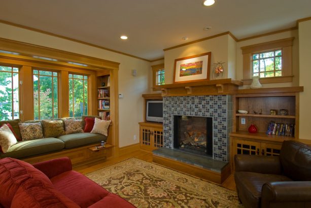 a craftsman family room interior with tiny crown molding