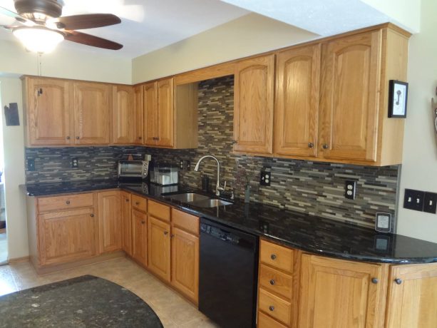 Updating Oak Kitchen Cabinets Before, What Countertops Go With Honey Oak Cabinets