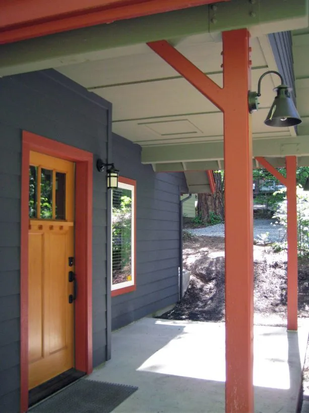 a closer look to the dark grey-navy paint color