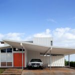 a coordinating look between a minimalist carport and a MIdcentury home exterior design