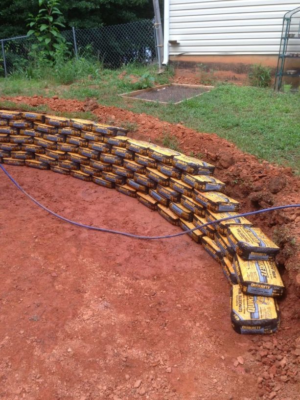 easy backyard rounded retaining wall project with Quickrete Concrete Mix