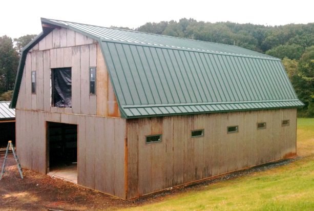 a clearer look on how the rustic appearance of the pole barn looks like
