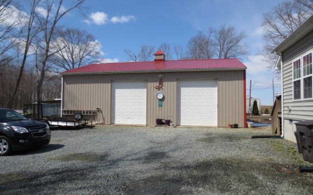 a closer look to the front of the pole barn workshop