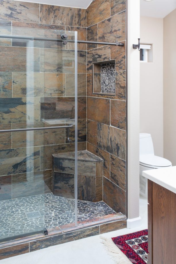 the enclosed shower room and toilet in the ¾ bathroom