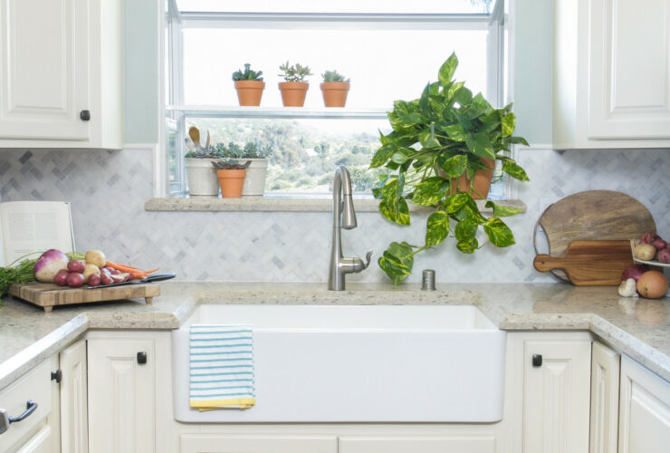 the garden window over sink allow more natural light to brighten the small U-shaped kitchen